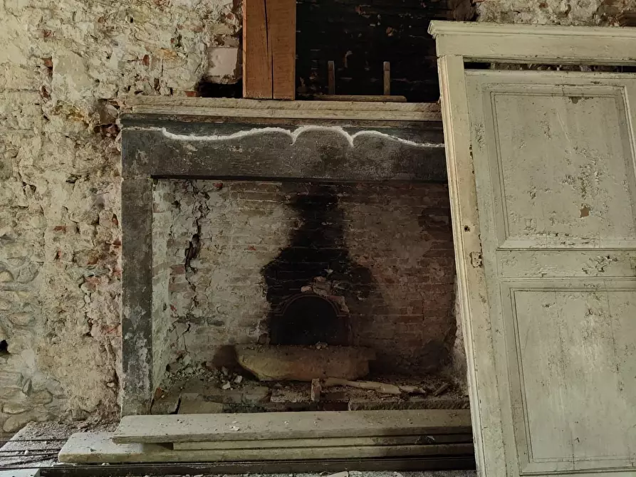 Immagine 34 di Casa colonica in vendita  a Calci