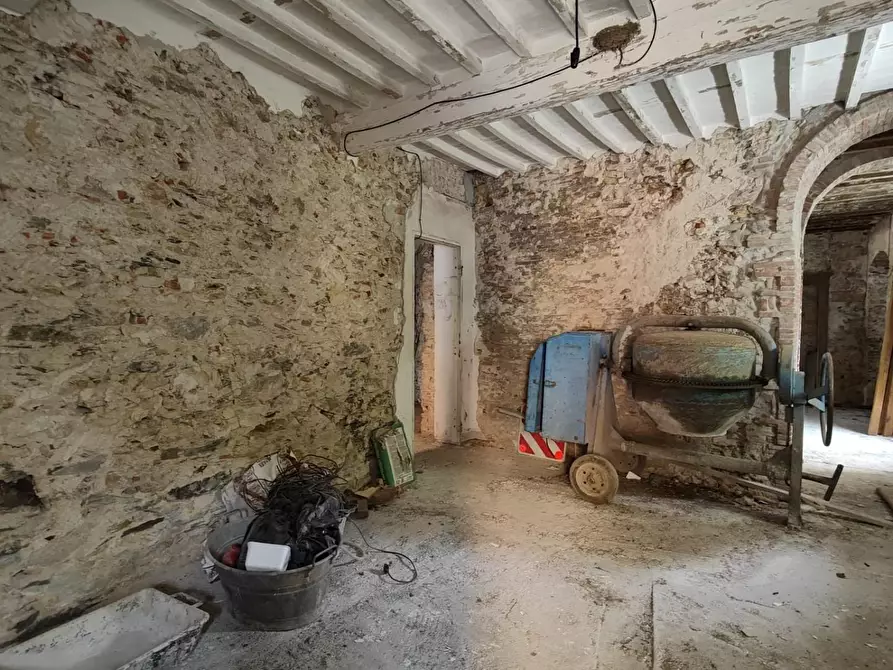 Immagine 45 di Casa colonica in vendita  a Calci