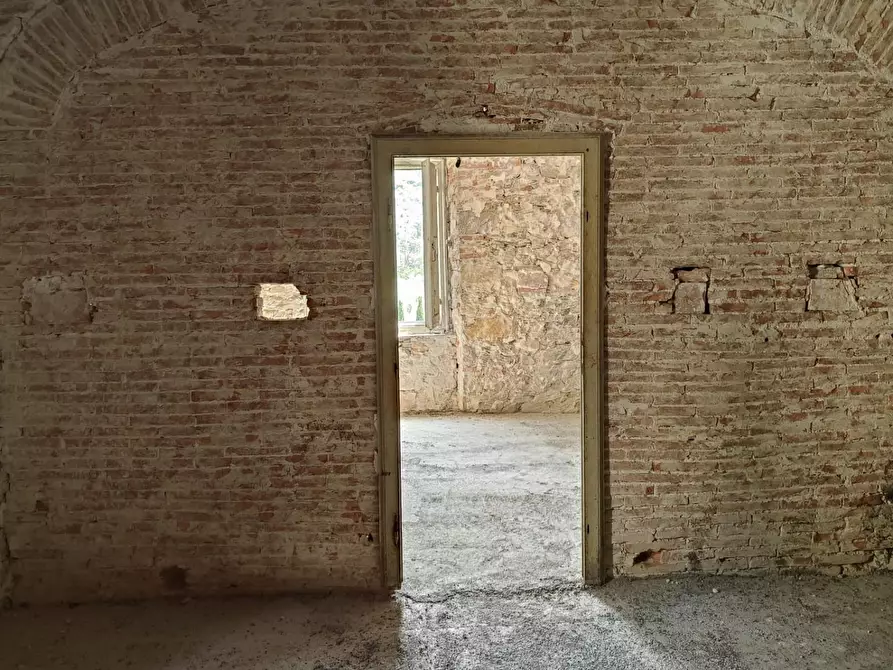 Immagine 49 di Casa colonica in vendita  a Calci