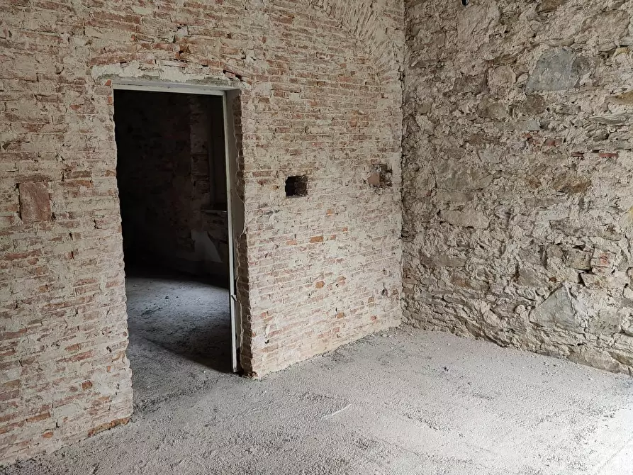 Immagine 41 di Casa colonica in vendita  a Calci