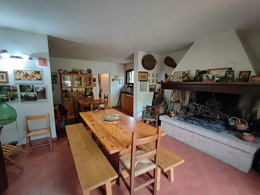 Immagine 2 di Deposito in vendita  a Palaia