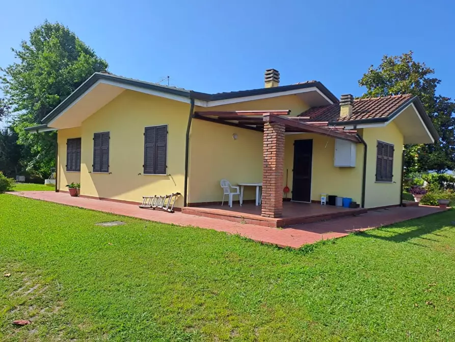 Immagine 22 di Villa in vendita  a Massa