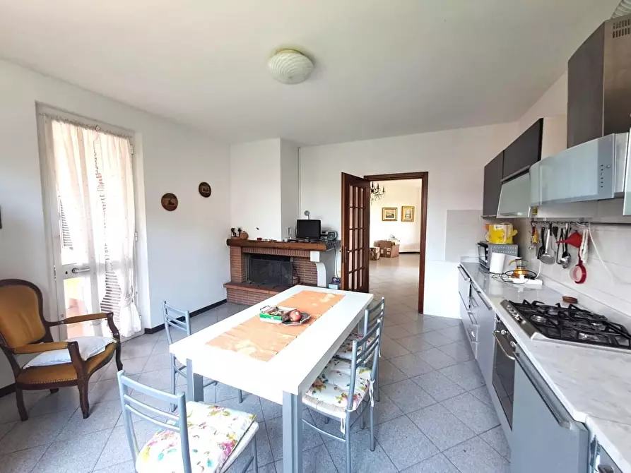 Immagine 10 di Villa in vendita  a Massa