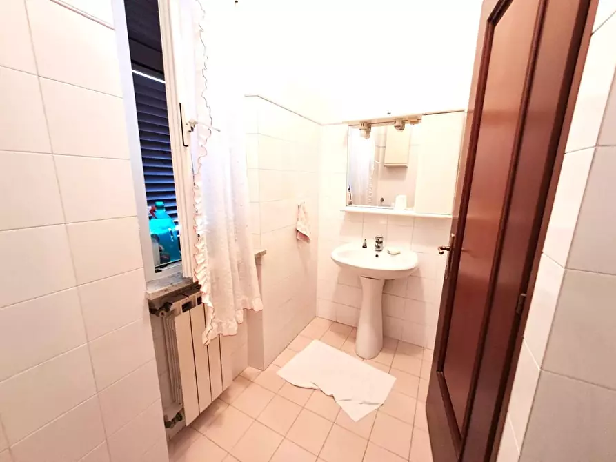 Immagine 15 di Villa in vendita  a Massa