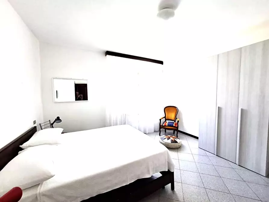 Immagine 17 di Villa in vendita  a Massa