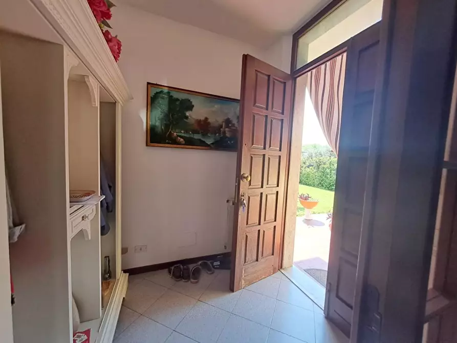 Immagine 14 di Villa in vendita  a Massa