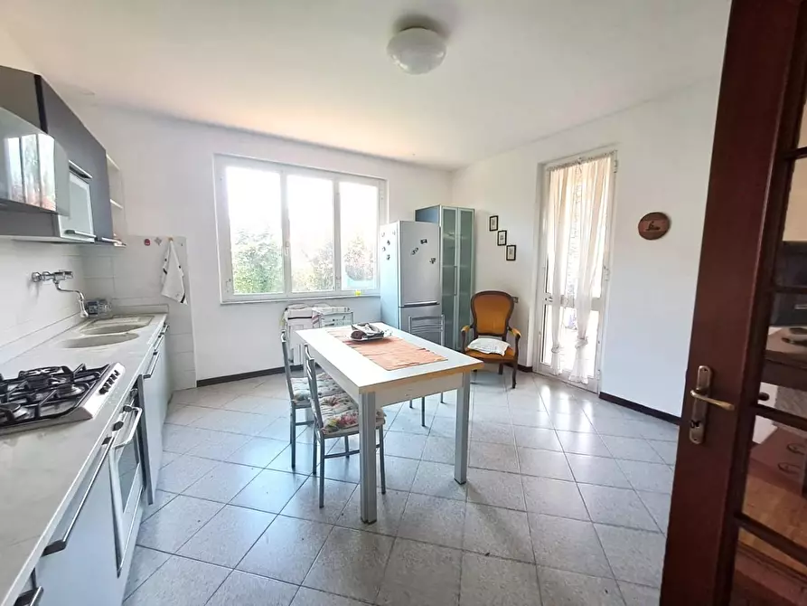 Immagine 12 di Villa in vendita  a Massa