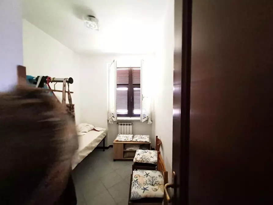 Immagine 21 di Villa in vendita  a Massa