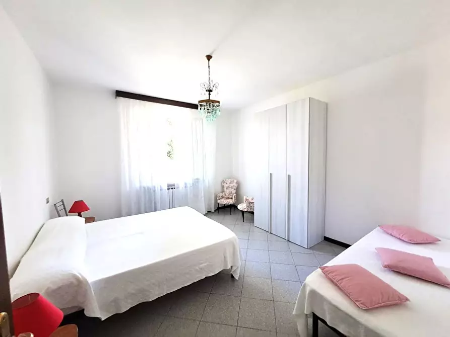 Immagine 19 di Villa in vendita  a Massa