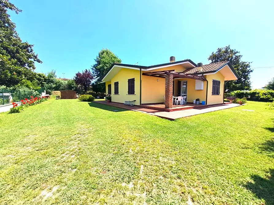 Immagine 24 di Villa in vendita  a Massa