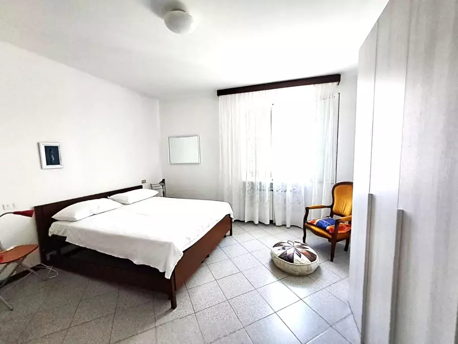 Immagine 18 di Villa in vendita  a Massa