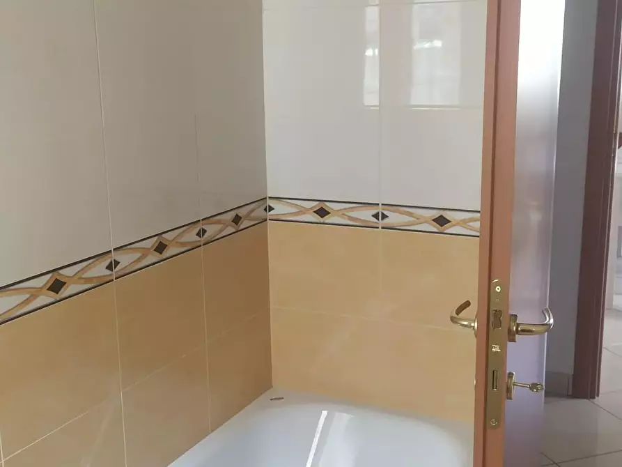 Immagine 12 di Appartamento in vendita  a Capraia E Limite