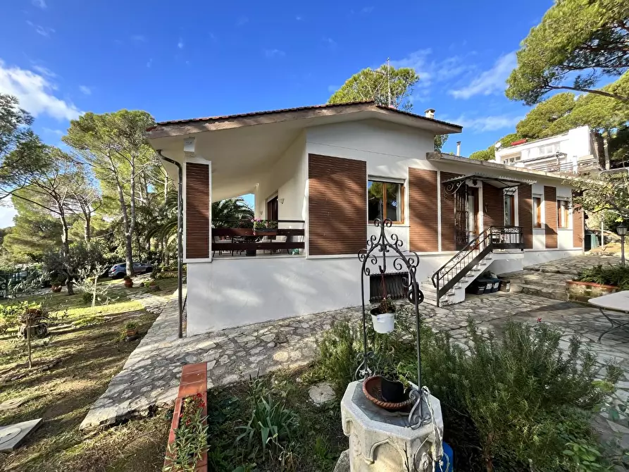 Immagine 19 di Villa in vendita  a Livorno
