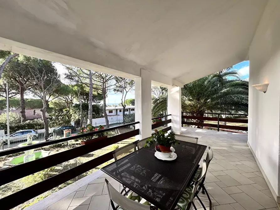 Immagine 16 di Villa in vendita  a Livorno