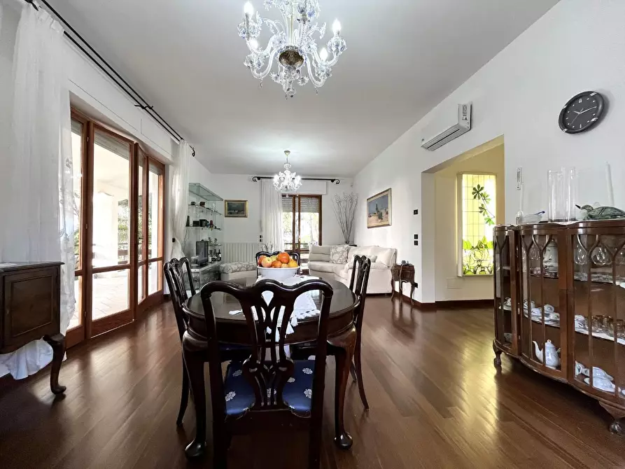 Immagine 25 di Villa in vendita  a Livorno