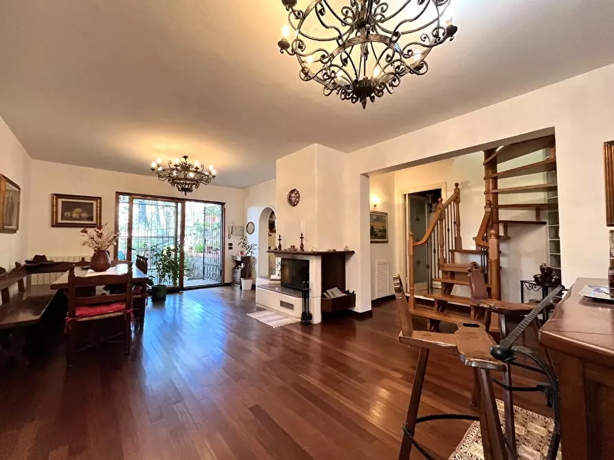 Immagine 6 di Villa in vendita  a Livorno