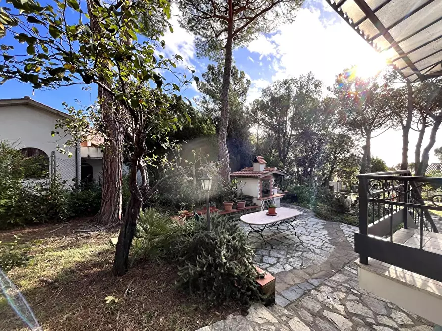 Immagine 29 di Villa in vendita  a Livorno