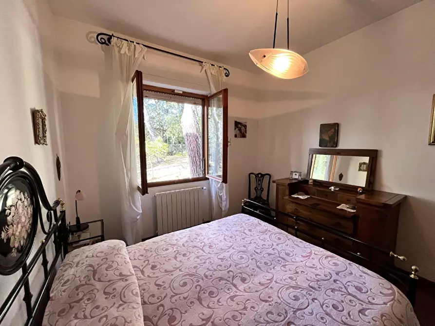 Immagine 32 di Villa in vendita  a Livorno