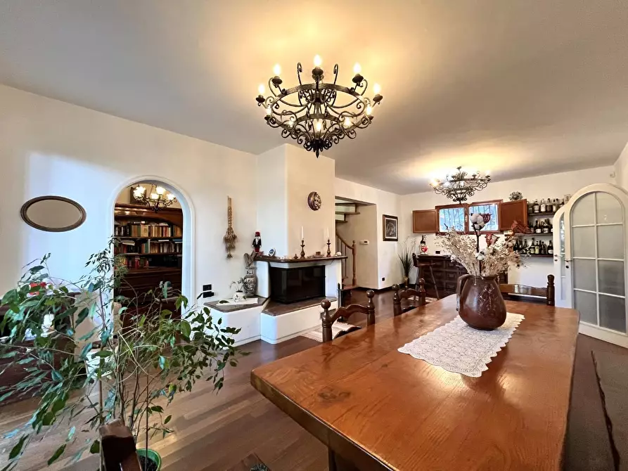 Immagine 37 di Villa in vendita  a Livorno