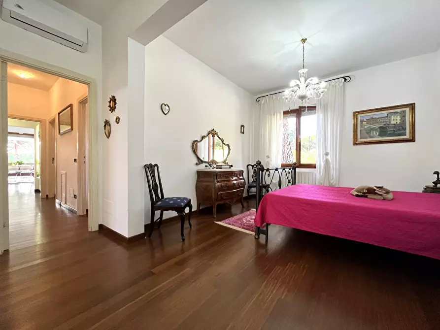 Immagine 36 di Villa in vendita  a Livorno