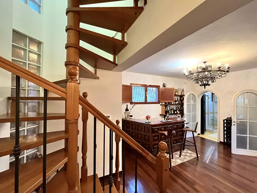 Immagine 14 di Villa in vendita  a Livorno