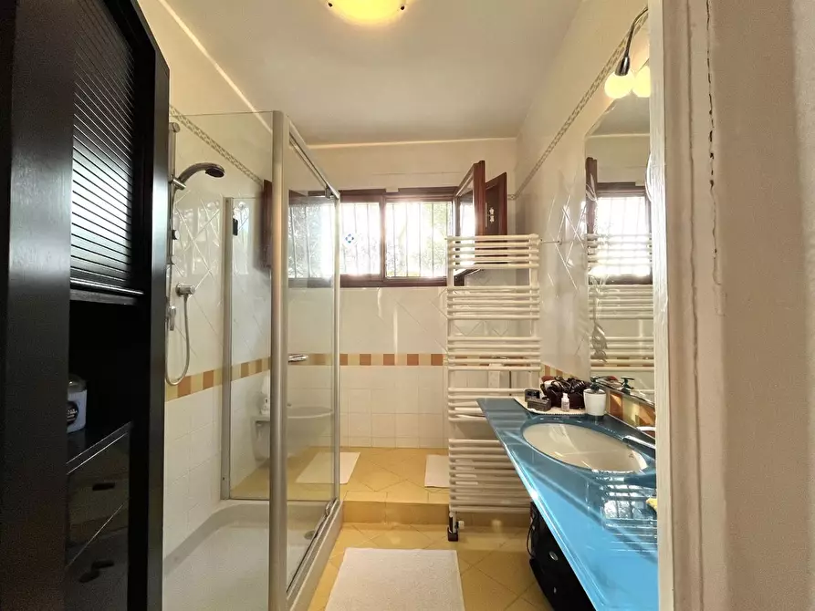 Immagine 13 di Villa in vendita  a Livorno