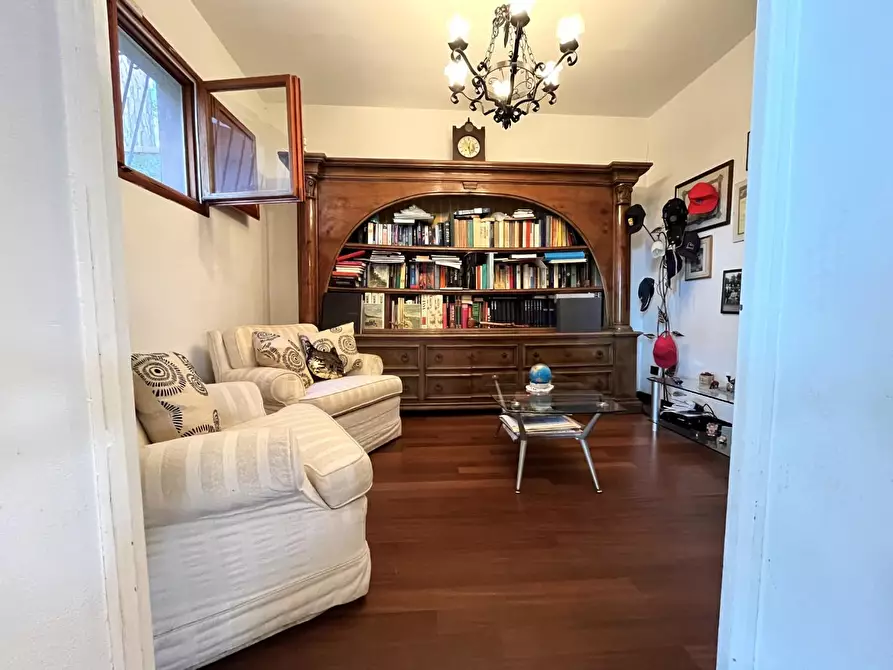 Immagine 12 di Villa in vendita  a Livorno