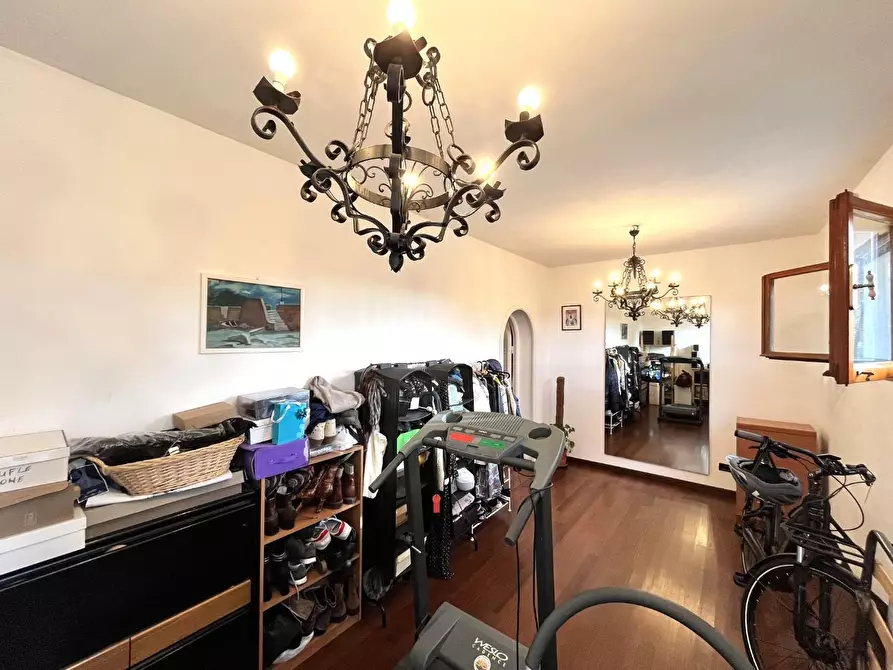 Immagine 40 di Villa in vendita  a Livorno