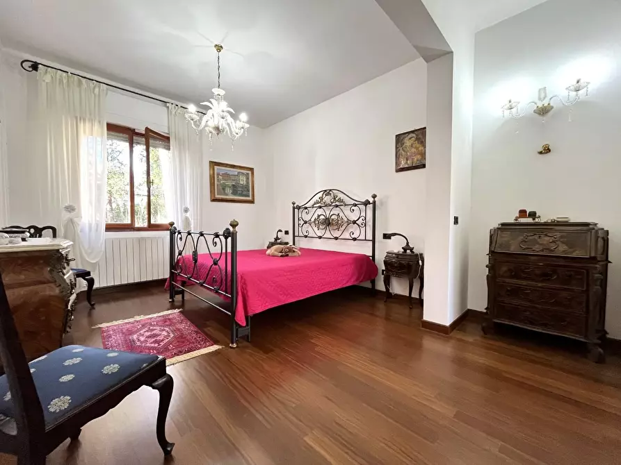 Immagine 39 di Villa in vendita  a Livorno