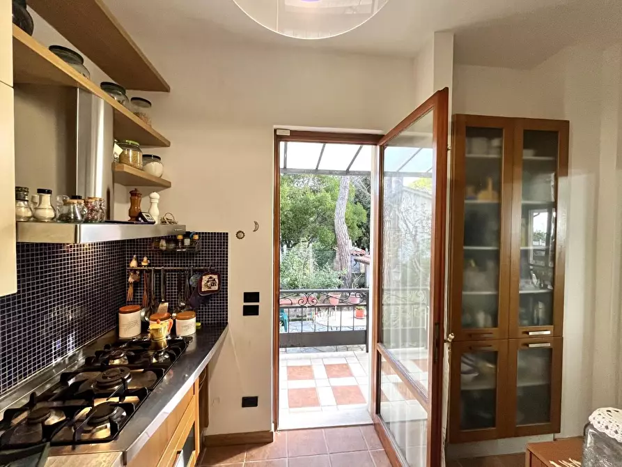 Immagine 27 di Villa in vendita  a Livorno