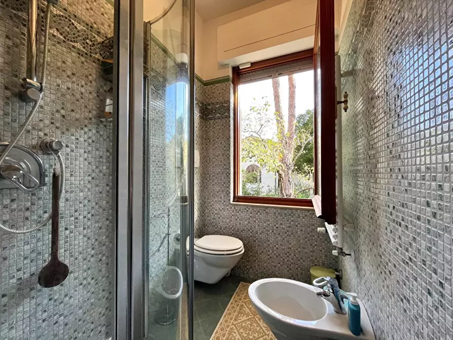 Immagine 34 di Villa in vendita  a Livorno