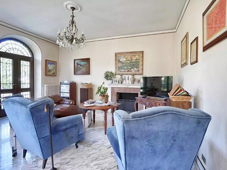 Immagine 9 di Casa indipendente in vendita  a Carrara