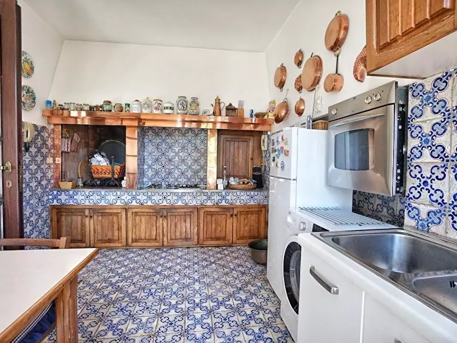 Immagine 11 di Casa indipendente in vendita  a Carrara