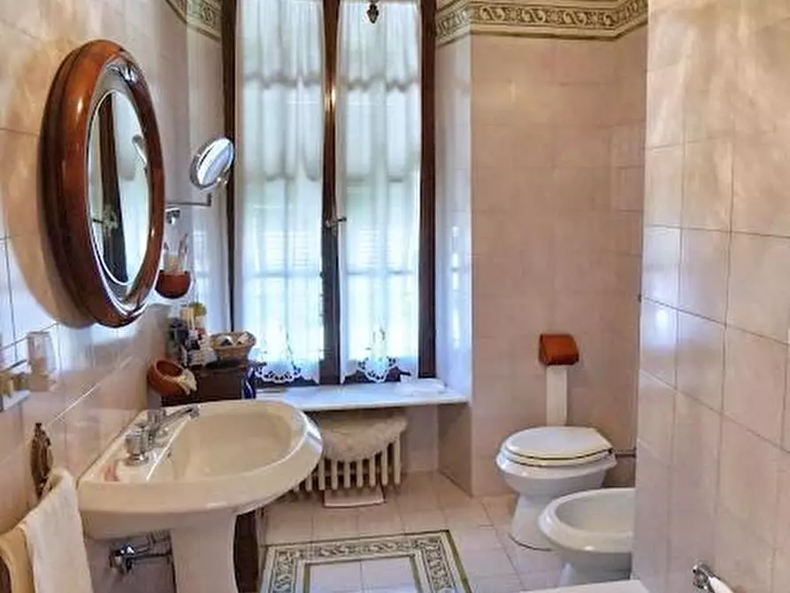 Immagine 19 di Casa indipendente in vendita  a Carrara