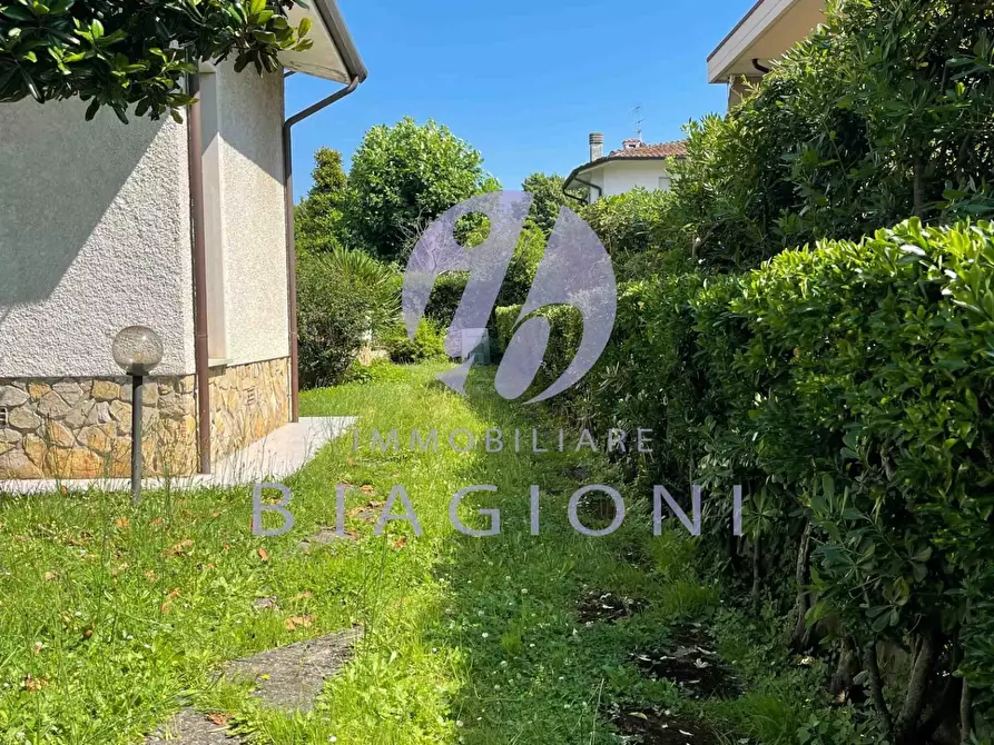 Immagine 4 di Casa indipendente in vendita  a Pietrasanta