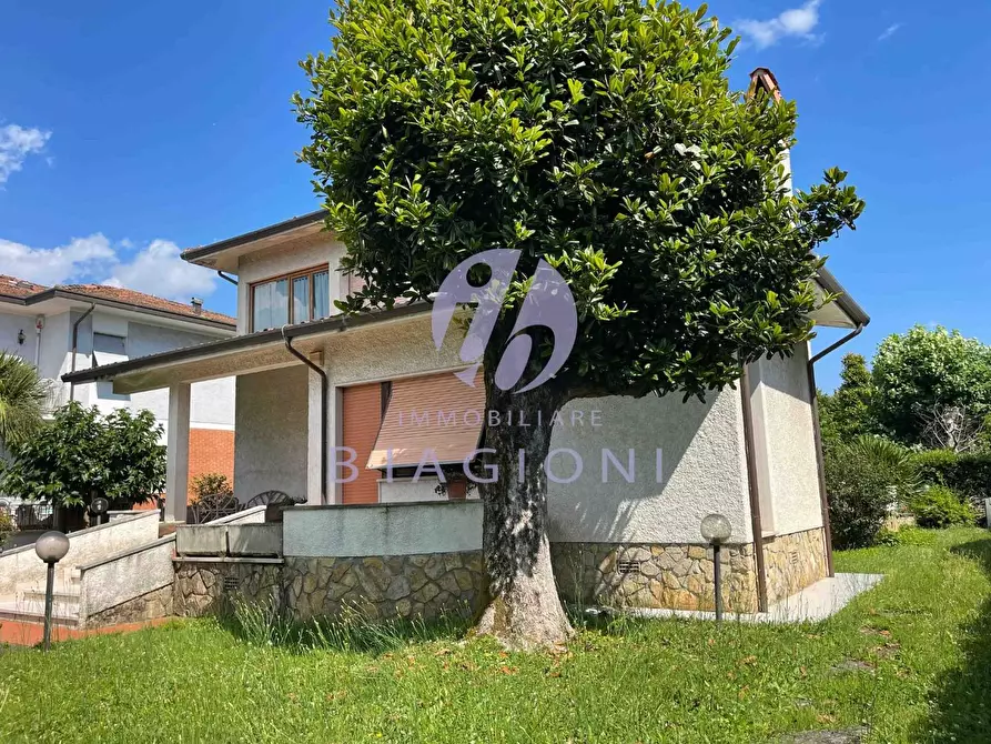 Immagine 2 di Casa indipendente in vendita  a Pietrasanta