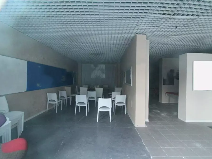 Immagine 7 di Locale commerciale in affitto  a Pontedera