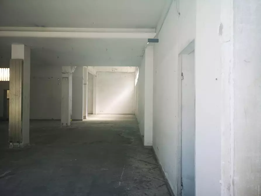 Immagine 6 di Locale commerciale in affitto  a Pontedera