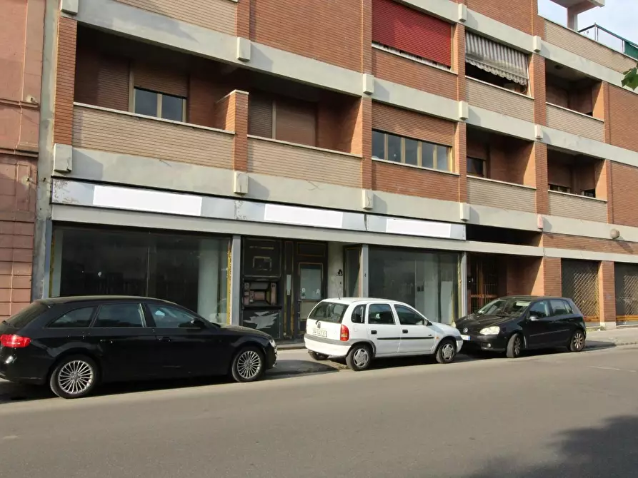 Immagine 2 di Locale commerciale in affitto  a Pontedera