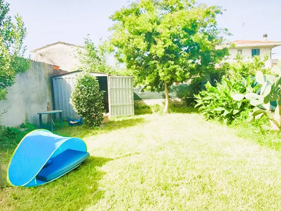 Immagine 14 di Casa semindipendente in vendita  a Massa