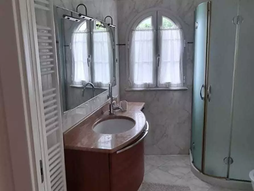 Immagine 28 di Casa indipendente in vendita  a Carrara