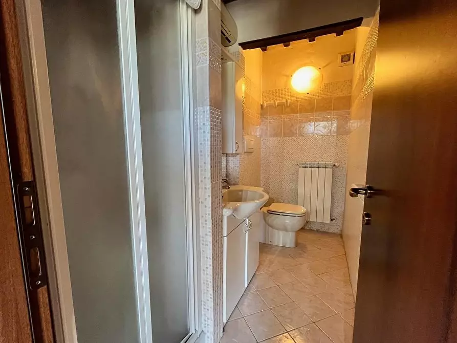 Immagine 11 di Appartamento in vendita  a San Gimignano