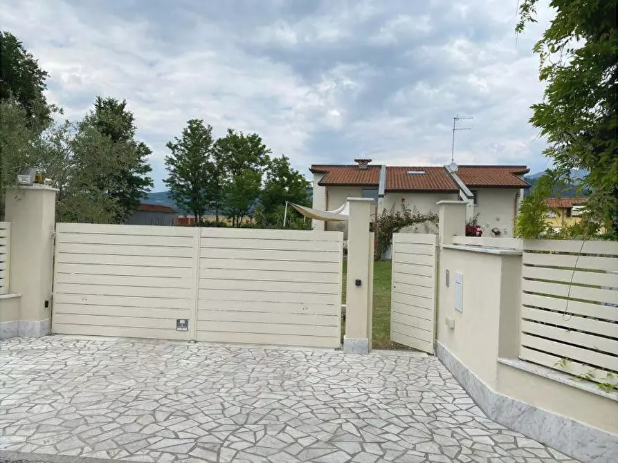 Immagine 32 di Villa in vendita  a Carrara
