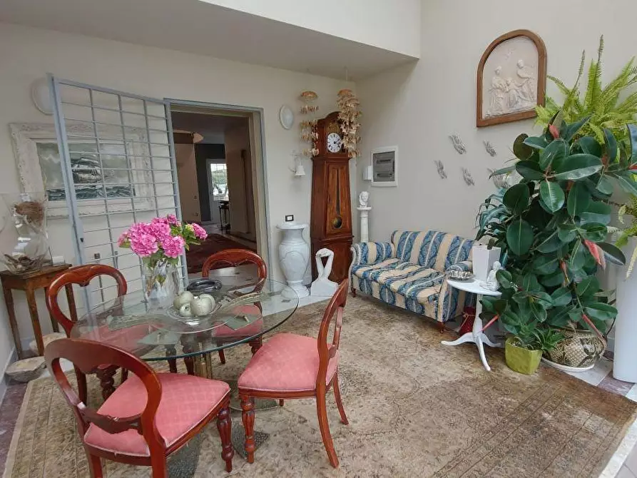 Immagine 30 di Villa in vendita  a Carrara