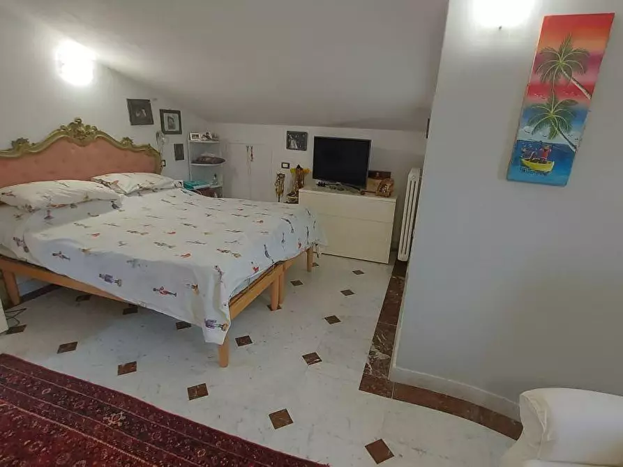 Immagine 25 di Villa in vendita  a Carrara