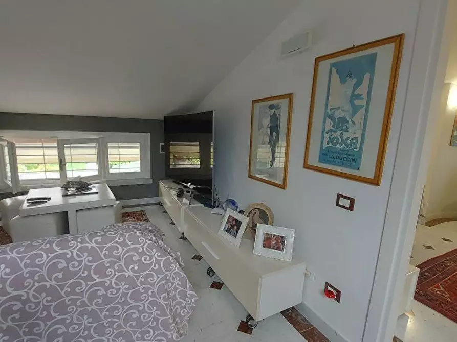 Immagine 20 di Villa in vendita  a Carrara