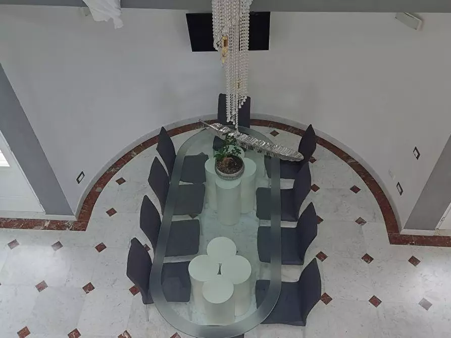 Immagine 12 di Villa in vendita  a Carrara