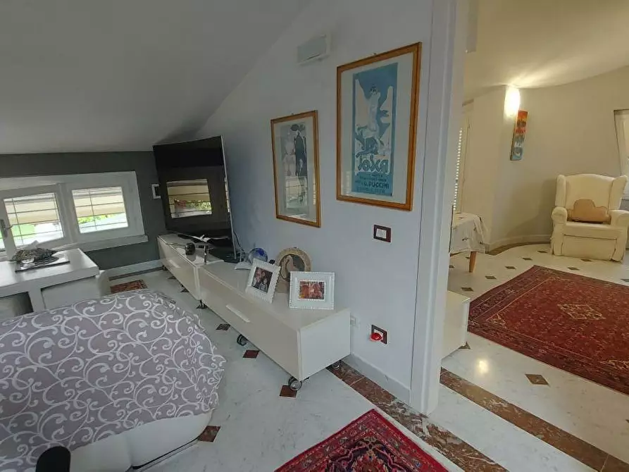 Immagine 21 di Villa in vendita  a Carrara