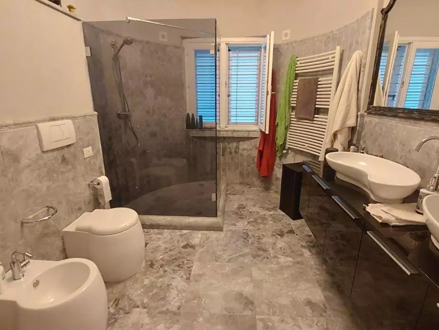 Immagine 29 di Villa in vendita  a Carrara