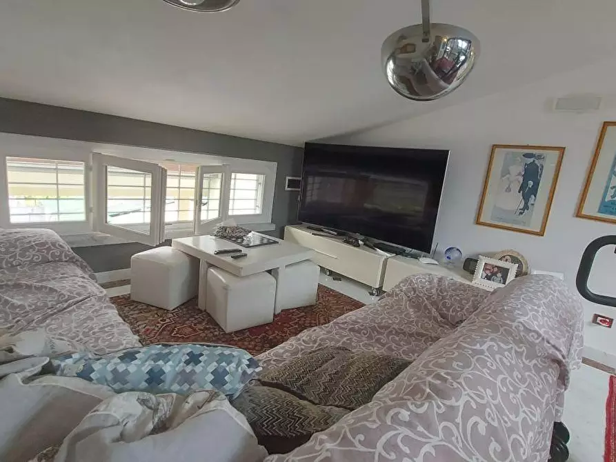 Immagine 15 di Villa in vendita  a Carrara